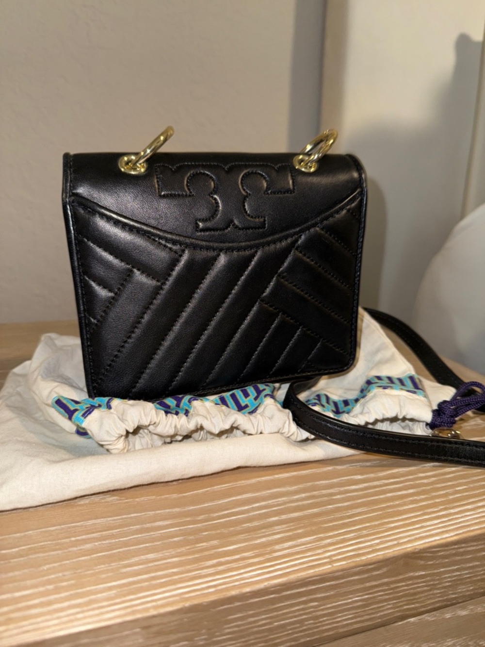 Tory Burch Black Quilted Leather Logo Crossbody with Gold Hardware - Picture 2 of 6